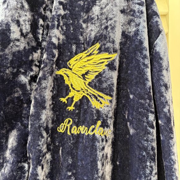 Pottery Barn Teen Harry Potter Ravenclaw bathrobe S/M purple velvet *flaw* - Picture 3 of 9